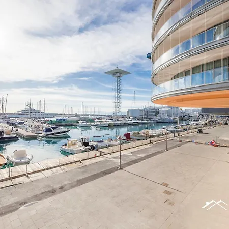 Waterfront Lux| Studio|a/c|parking|gym|wifi By Tilo *
